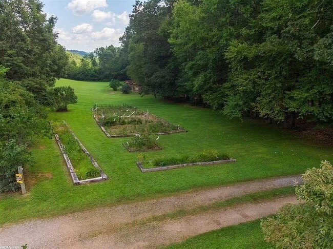 Building Photo - 2015 Union School Rd SW