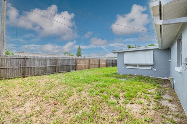 Building Photo - 5135 Cardiff Dr