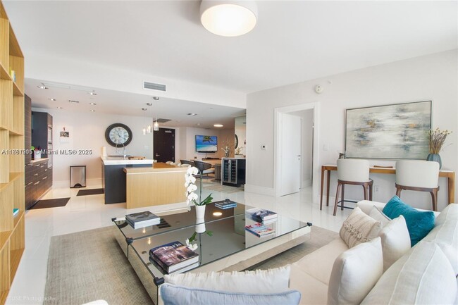 Building Photo - 200 Biscayne Blvd Way