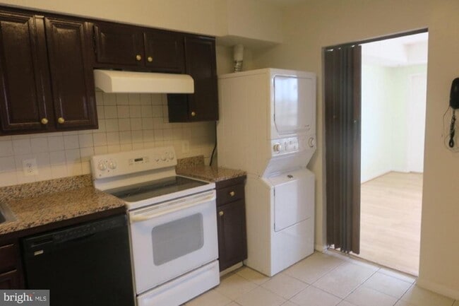 Building Photo - 3709 S George Mason Dr