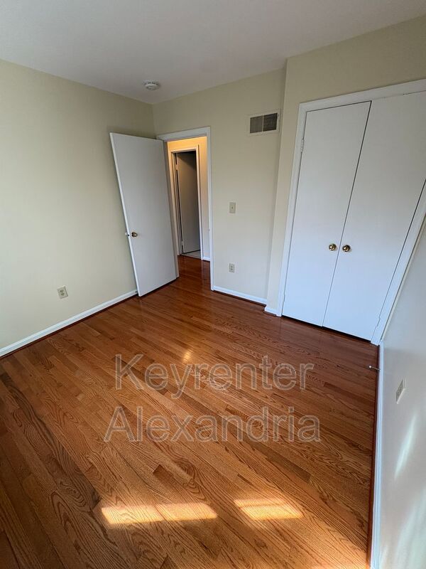 Building Photo - 8239 Dr Craik Ct