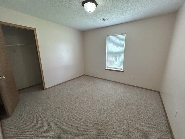 Building Photo - 279 Township Dr