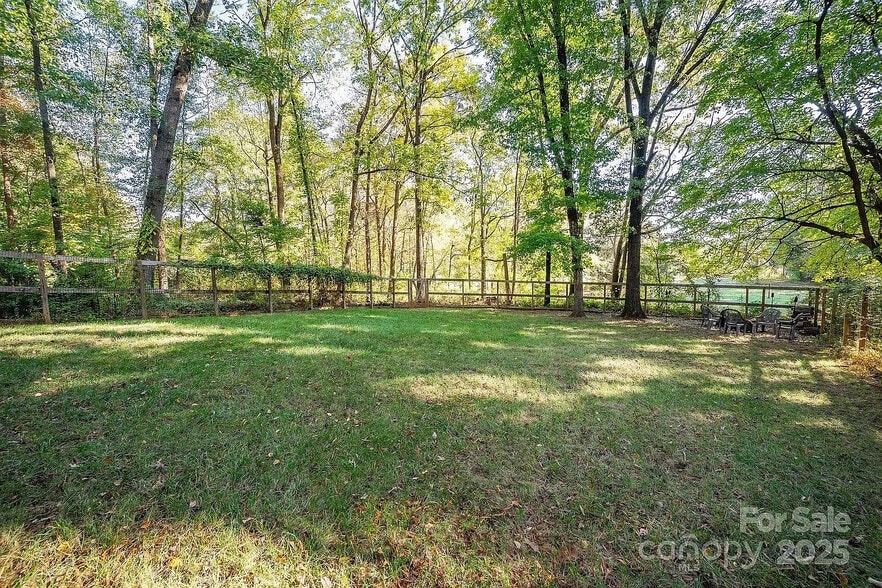 Building Photo - Room in House on Cox Mill Rd