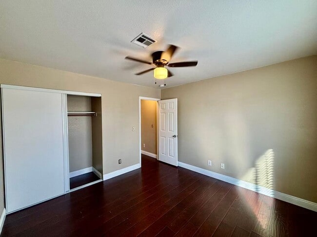 Building Photo - Two-story single-family house