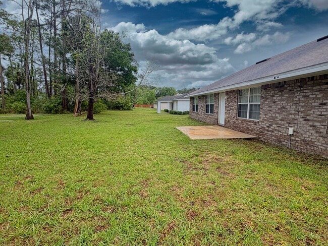 Building Photo - 7 Poinsettia Ln