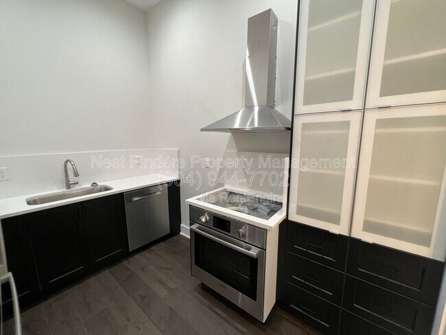 Building Photo - 1541 Riverside Ave