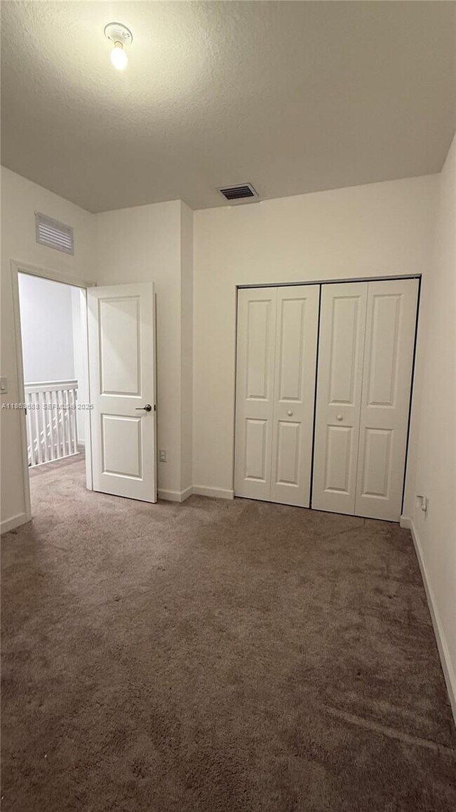 Building Photo - 947 NE 211th St