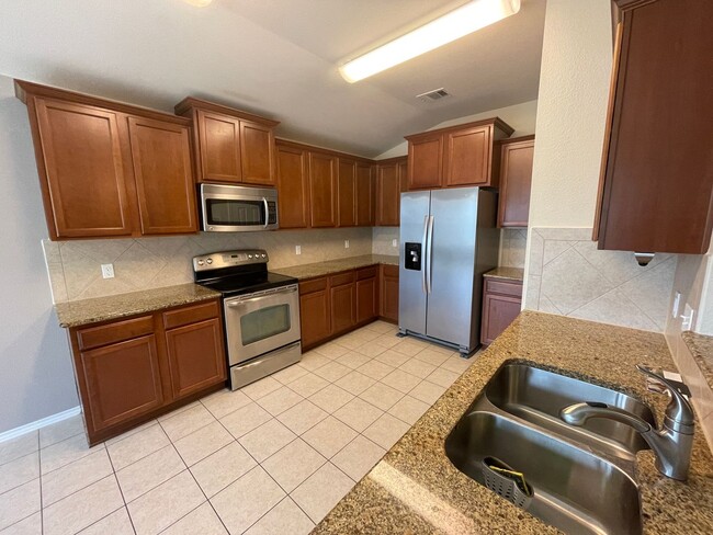 Building Photo - 6200 Suellen Ln