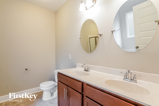 Building Photo - 357 Lola Ln