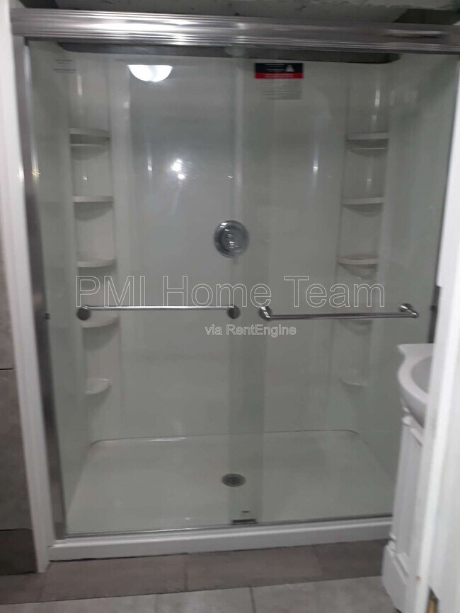 Building Photo - 168 Ross Dr