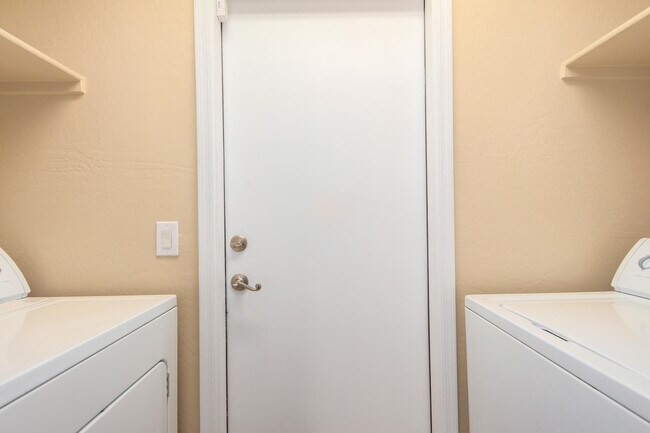 Building Photo - 5708 S 21st Terrace