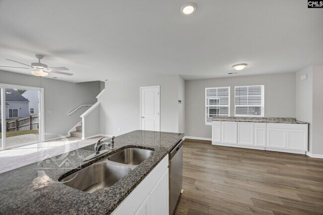 Building Photo - 2058 Mapleton Dr