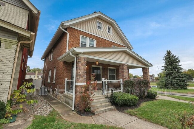 Building Photo - 618 Lilley Ave