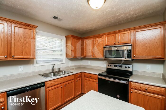 Building Photo - 304 Hickory Creek Ln