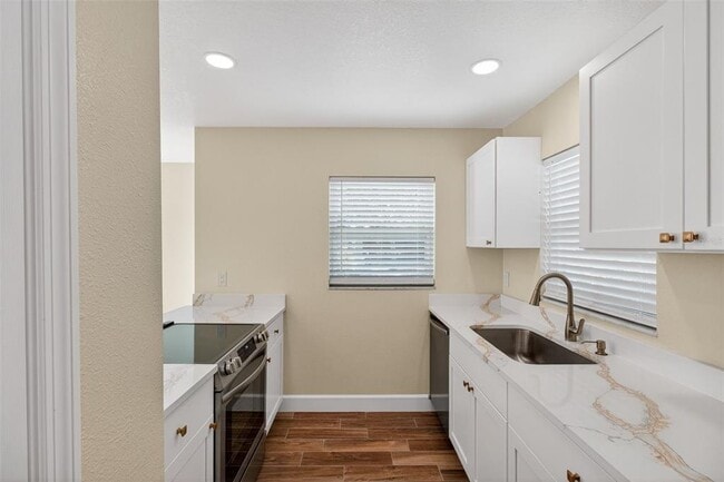 Building Photo - 3117 W La Salle St