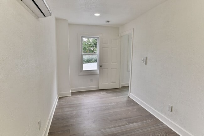 Building Photo - 4 Bedroom Single Family Home on Susquehann...