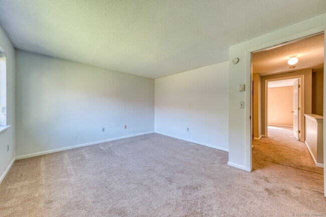 Building Photo - 12 Stone Pond Rd