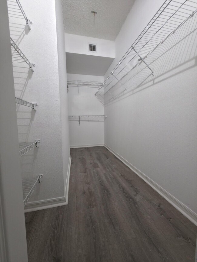 Building Photo - 2805 Veronia Dr