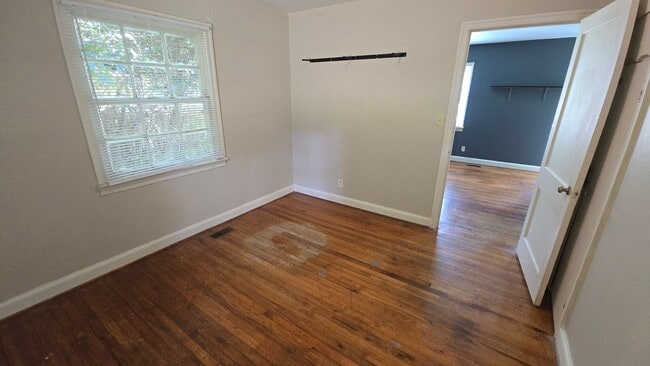 Building Photo - Forest Acres