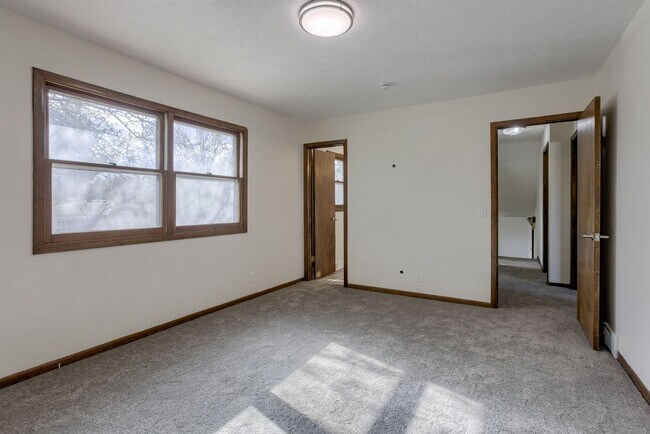 Building Photo - Stylishly Updated 3-Bedroom In Prime Location!!