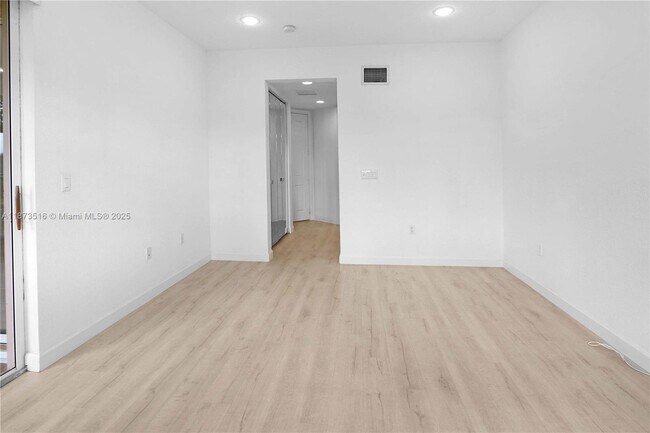 Building Photo - 7955 NW 128th Ln