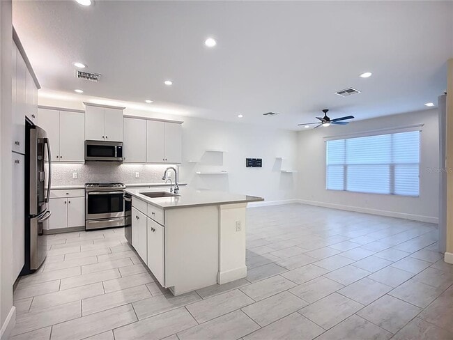 Building Photo - 15459 Santa Pola Dr