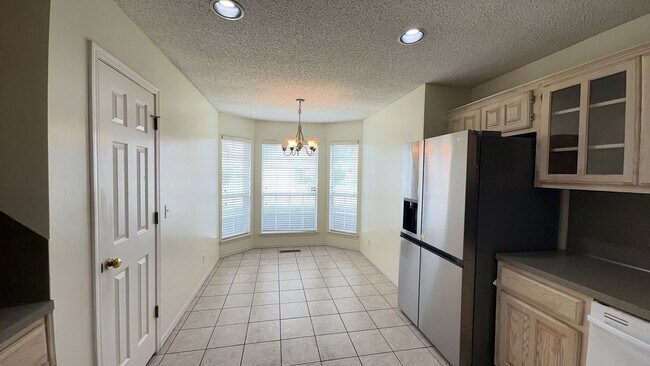 Building Photo - Great 3 bed, 2 bath home in Broken Arrow w...