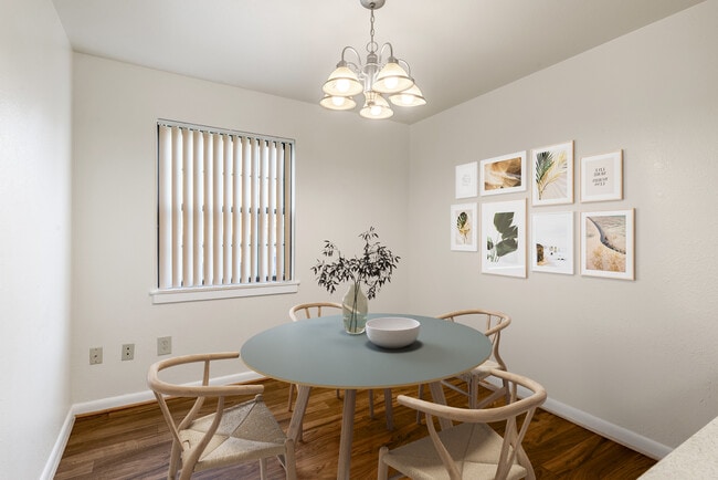 Building Photo - Hamilton Apartments- No Cost Utilities*