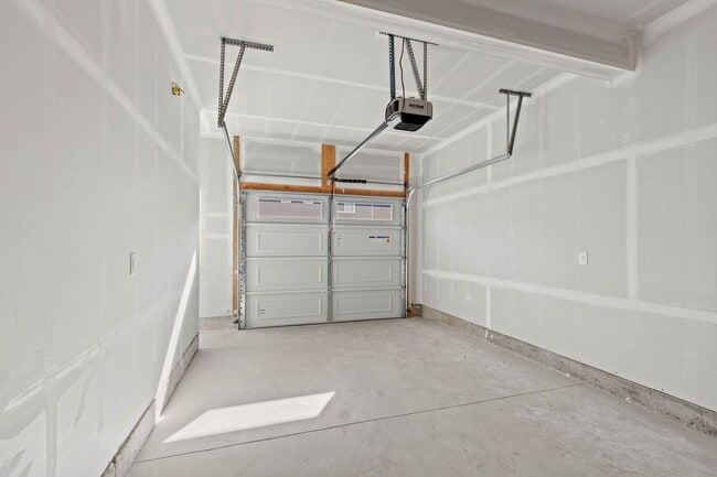 Building Photo - 214 S Woodlawn Rd