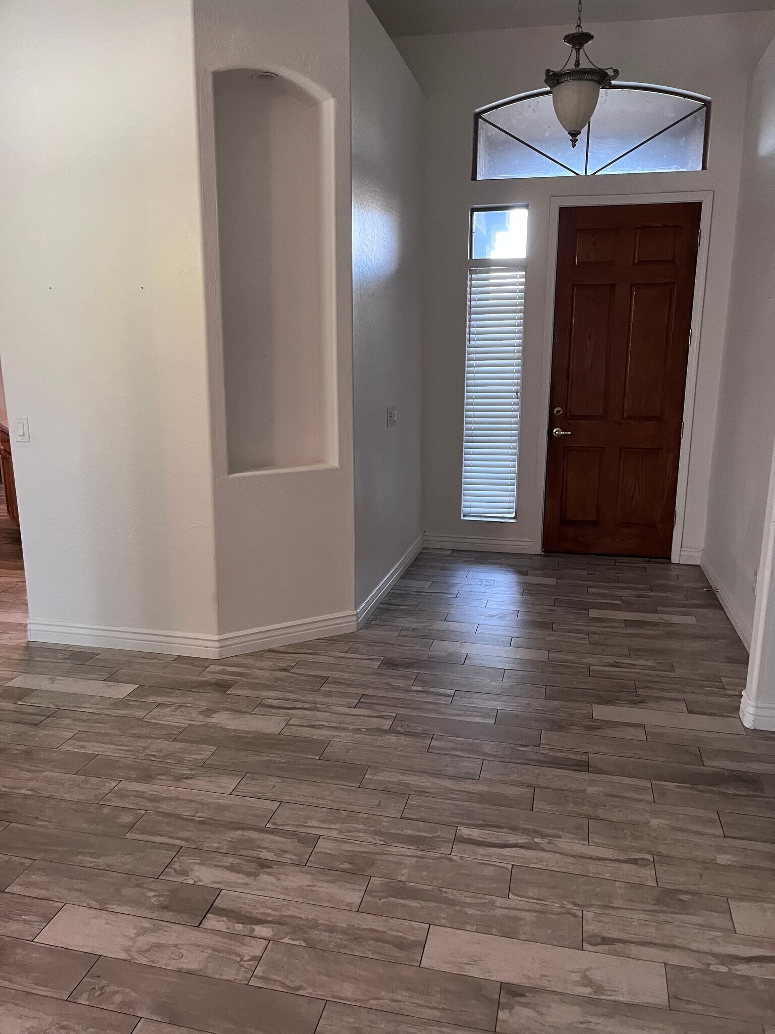 Building Photo - 221 E Arabian Dr