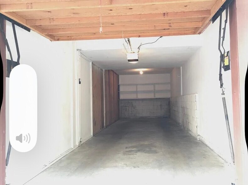 Building Photo - 18164 Sundowner Way