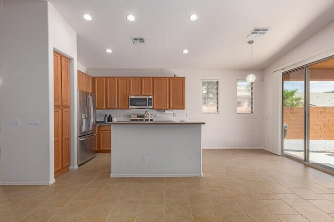 Building Photo - 15273 W Edgemont Ave