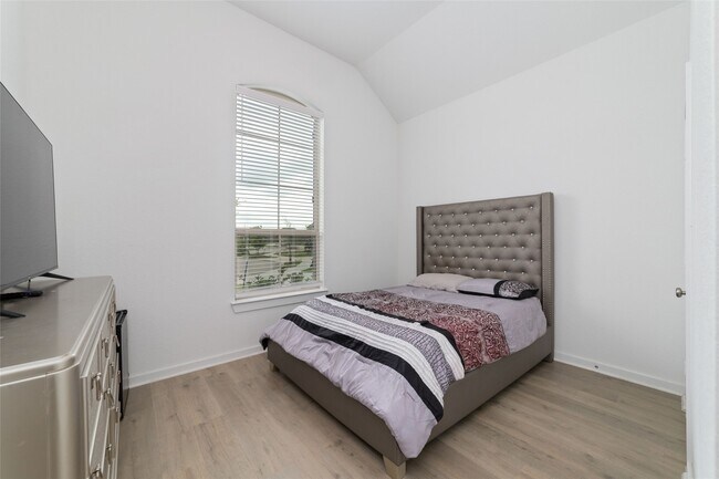 Building Photo - 2006 Elm Grv Ct