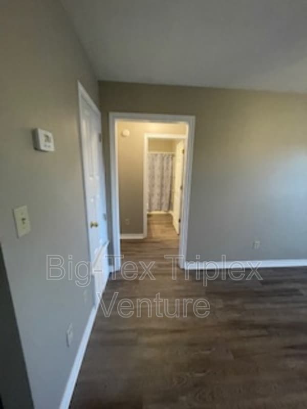 Building Photo - 267 N Pecan St