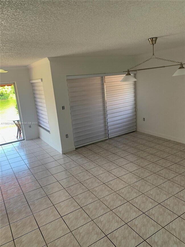 Building Photo - 985 NW 132nd Ct