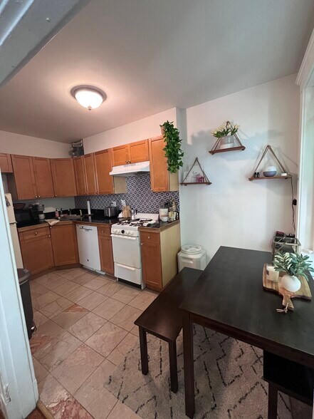 Building Photo - 120 Brainerd Rd