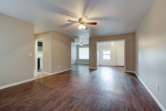 Building Photo - * * * $250 Move-in Special * * * Charming 2-Bedroom / 2-Bathroom Retreat! * * * $250 Move-in Spec...