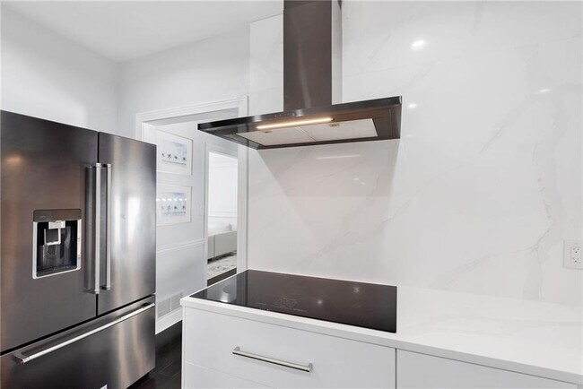 Building Photo - 4200 Roswell Rd NE