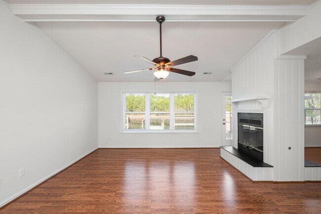 Building Photo - Beautiful Ranch in Pine Meadows | Water View