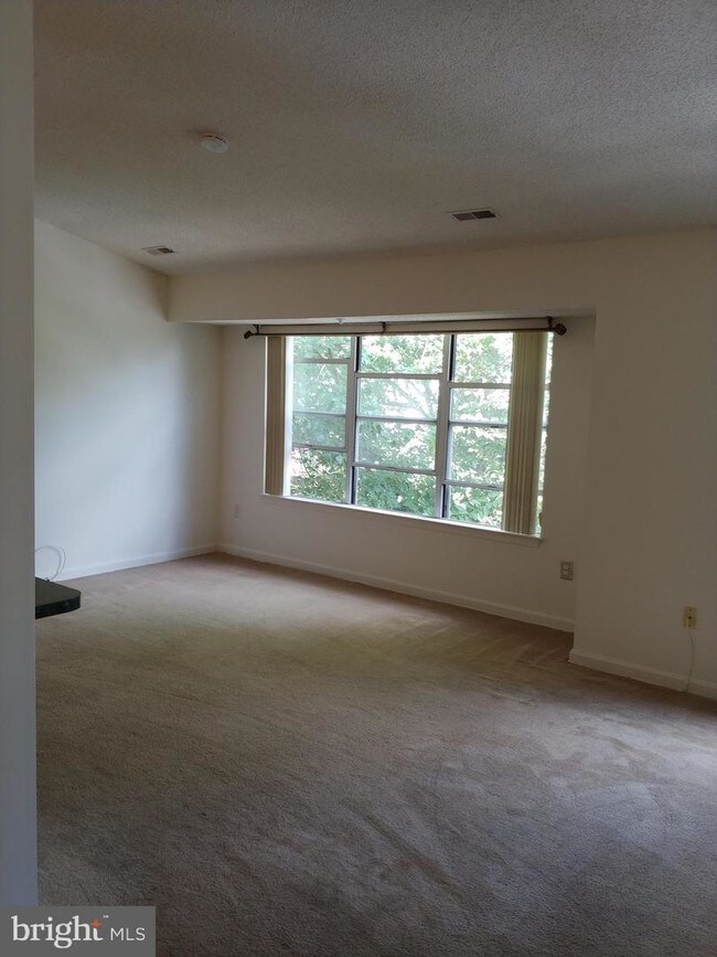 Building Photo - 2600 Camelback Ln