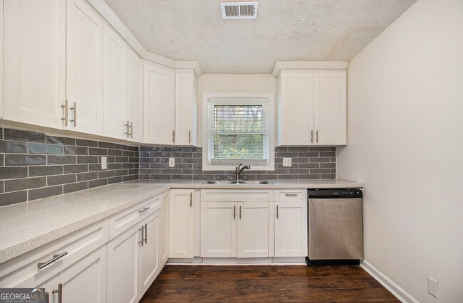 Building Photo - 2087 Austin Dr