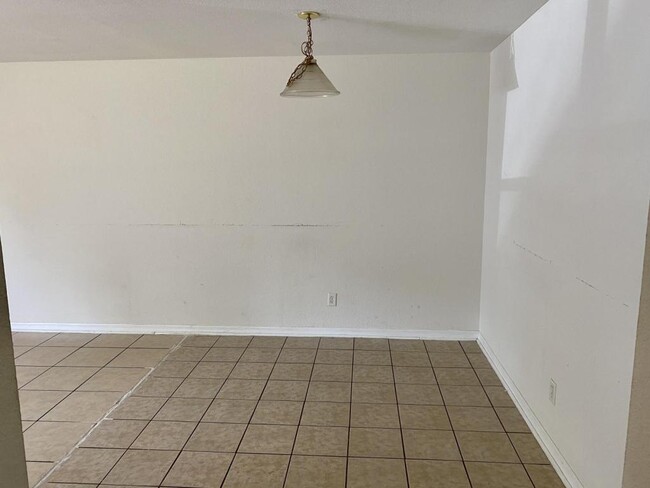 Building Photo - 1093 N Lion Cub Point