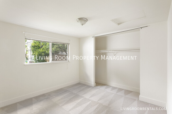 Building Photo - 1416 SE 32nd Pl