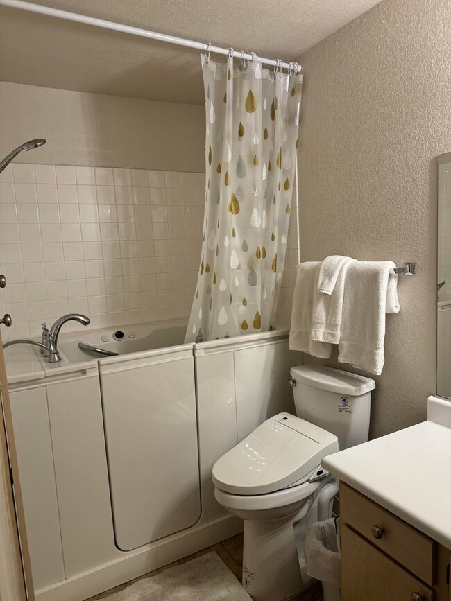 Building Photo - SUMMERLIN CONDO-FULLY FURNISHED, ALL UTILI...