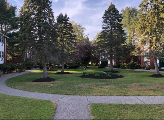 Building Photo - B3 Colonial Dr