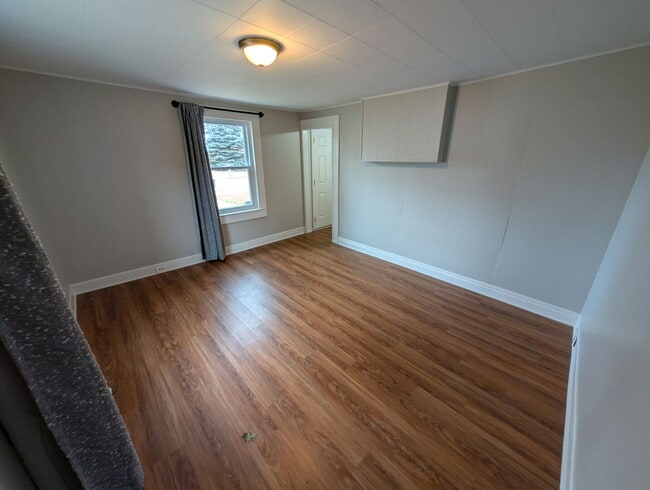 Building Photo - 216 N 9th St