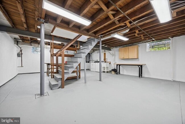 Building Photo - 609 Latham Dr