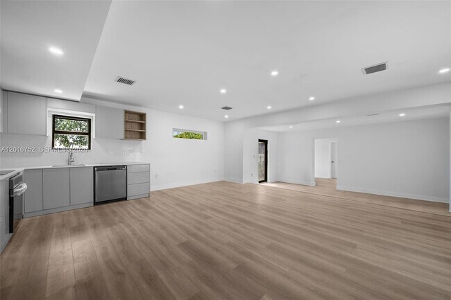 Building Photo - 4746 NW 10th Ave