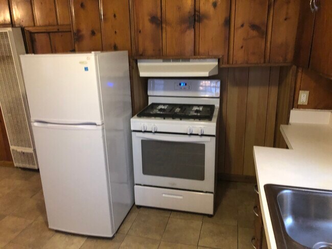 Building Photo - 753 1/2 Sullivant Ave.