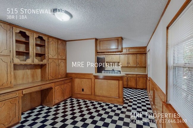 Building Photo - 515 Stonewall Dr